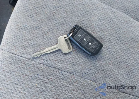 2001 Toyota Corolla Le из США, поврежденный, VIN 1NXBR12E11Z441669